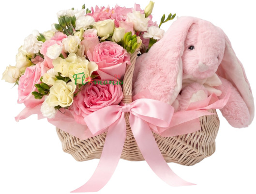 Корзина «Нежный сюрприз» с цветами и плюшевым зайцем